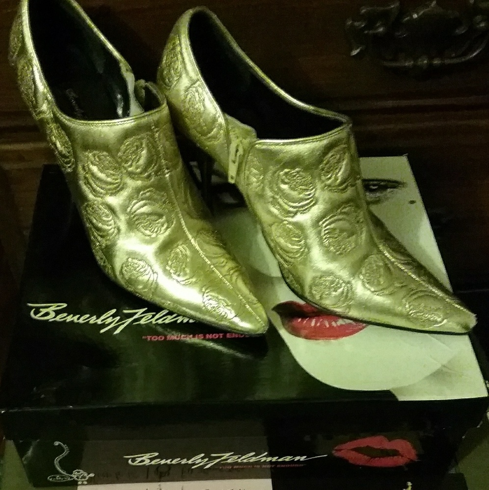 Genuine Leather  Beverly Feldman Gold 9